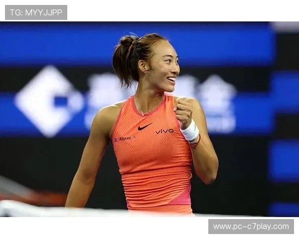 郑钦文中网首秀横扫对手，强势复出引发现场热潮